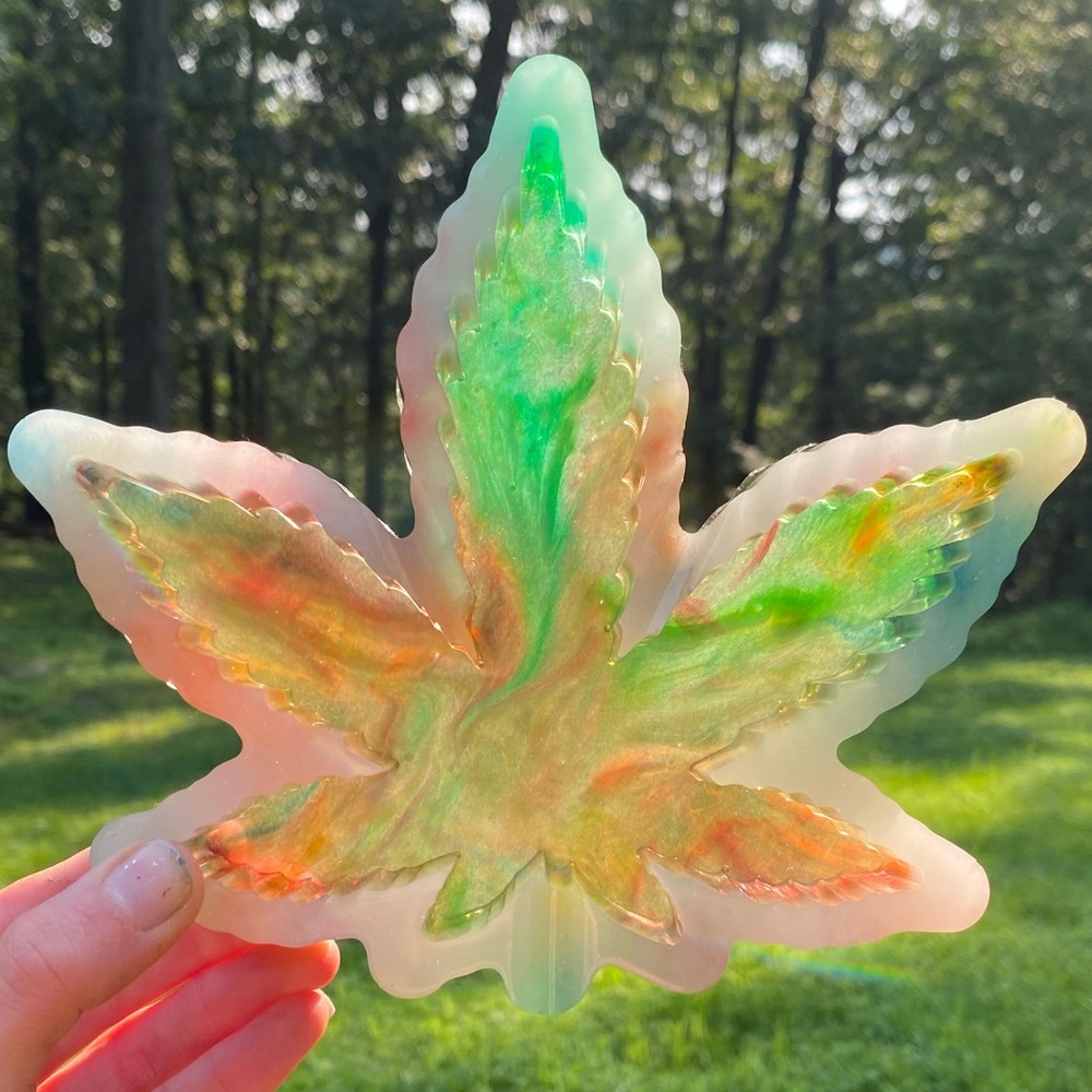 ❤️GlowInTheDark Ashtray/Decor✨